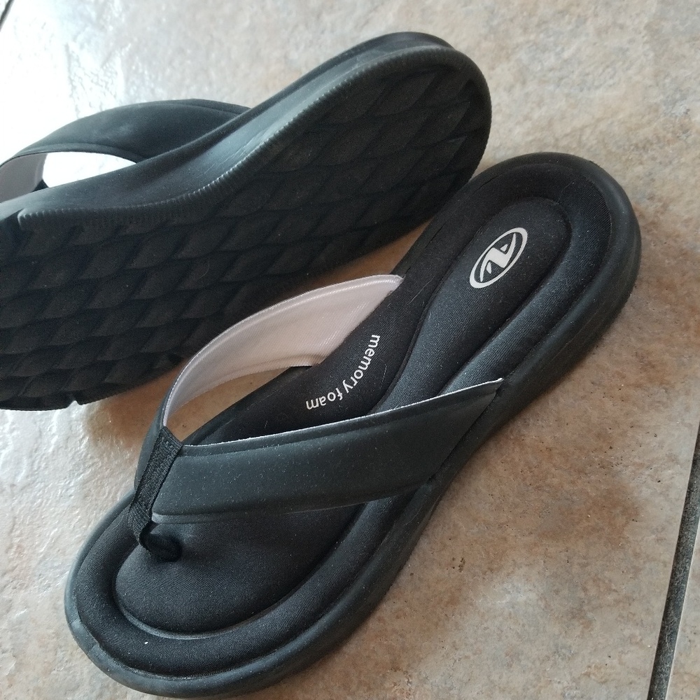 Memory foam flip flops